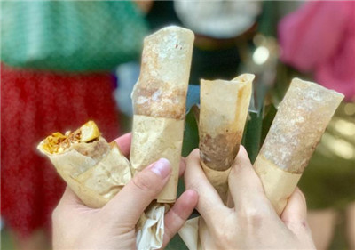 風靡西安的網紅小吃煎餅卷面筋，小本創業首選